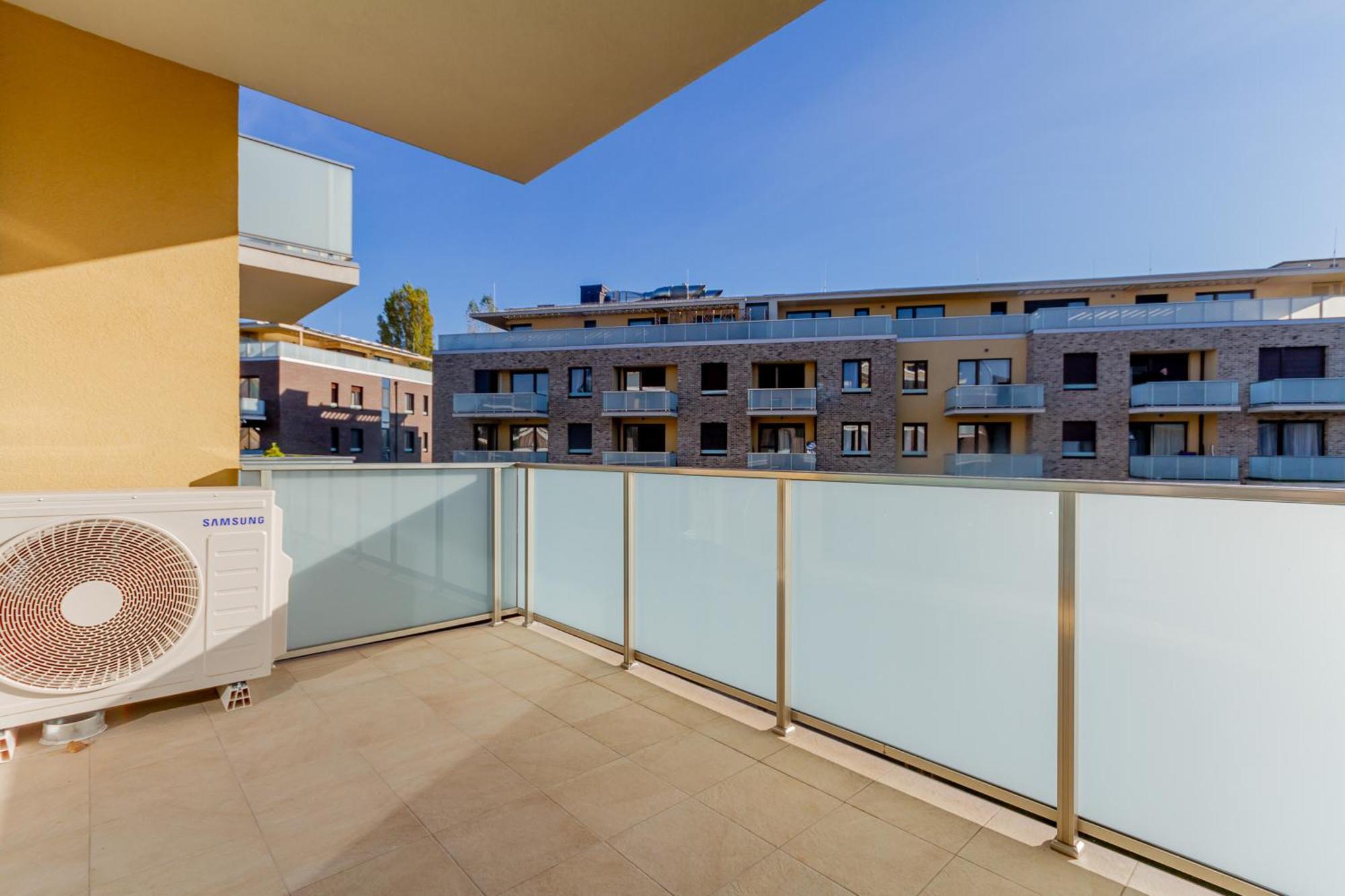 Luxury Cordia Apartment With Free Parking Будапеща Екстериор снимка